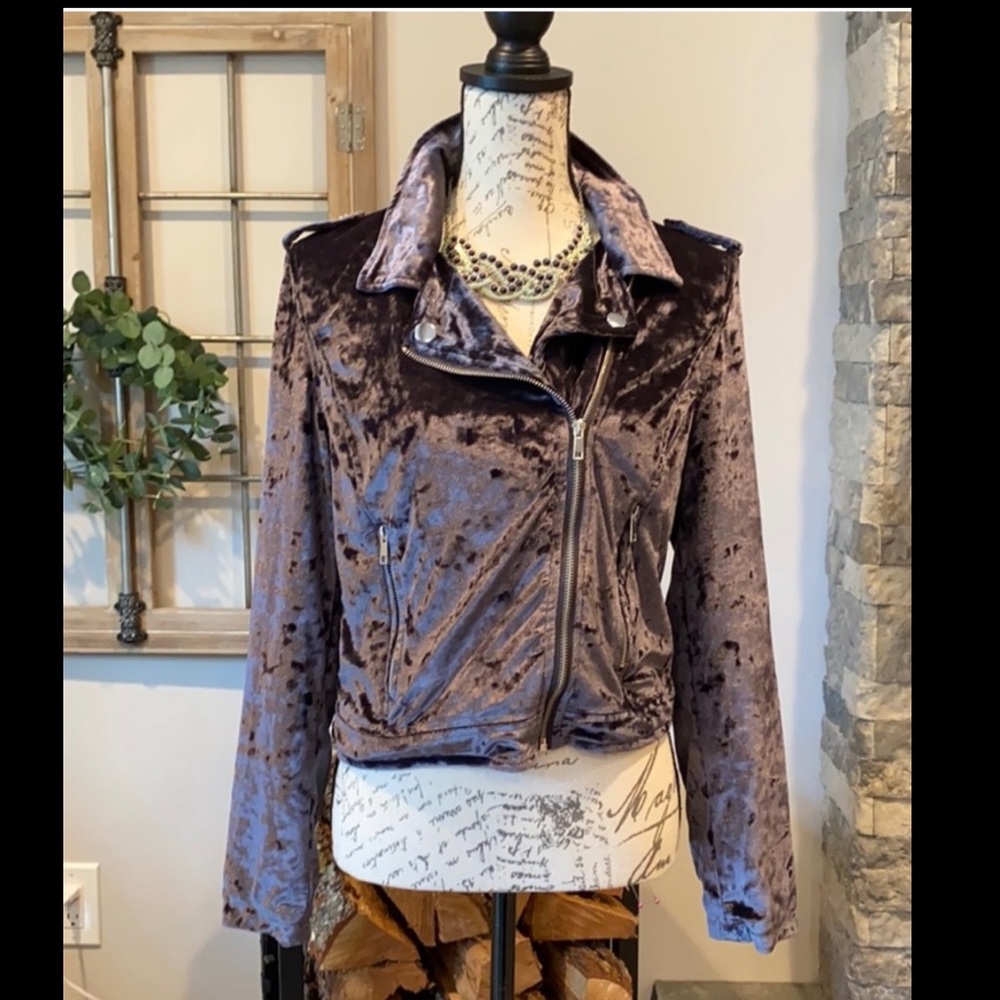 BLANK NYC CRUSHED VELVET MOTTO JACKET SIZE XS LIKE NEW!!! 🔥🩶🔥🩶🔥 - Picture 4 of 7